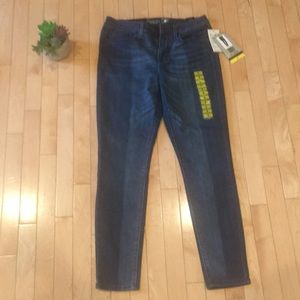 Limited Edition Seven7 • Mid Rise Skinny Jeans